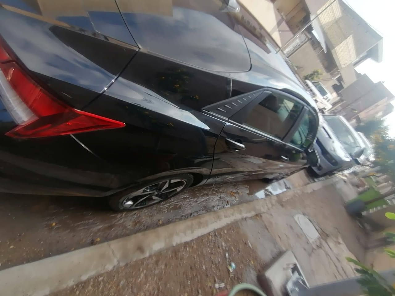 النترا موديل 23 رقم بغداد انكليزي الجديد السياره ماشيه ٢٦الف ميل باسمي بدون ايرباك وبدون تبديل بدون صبغ فول مواصفات من عدا الفتحه والكشن مو كهربا حادثها بارد بحافه البنيد فقط وتكدر اتقرب الصوره وشوف الضرر سياره جديده جدا


**إذا كنت صاحب هذا الإعلان وتريد حذفه لأي سبب، رجاءا أرسل رسالة إلى الدعم الفني**