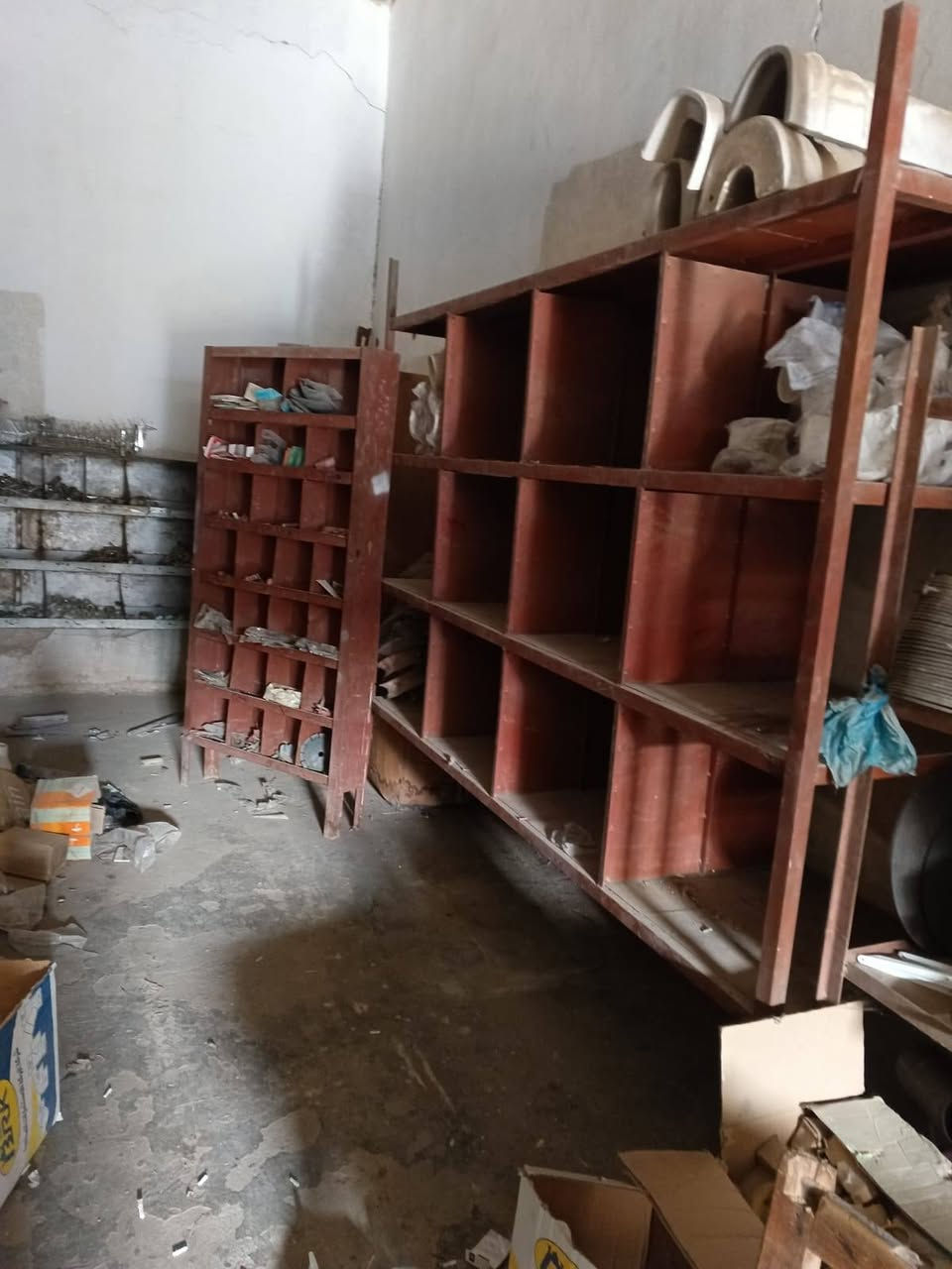 رفوف للبيع التواصل ع الرقم ***********
