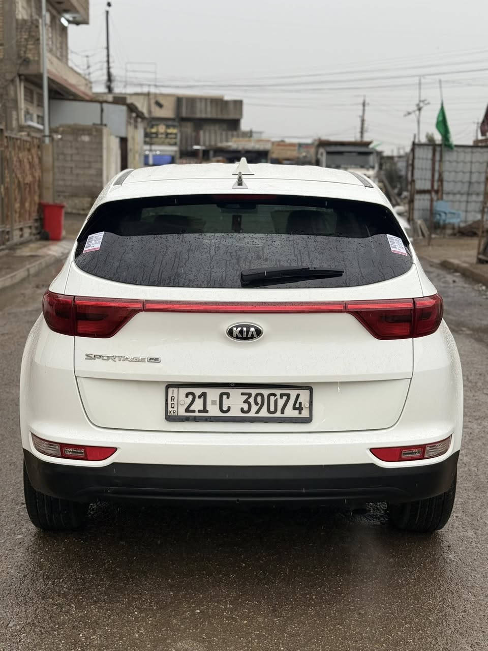 للبيع كيا سبورتج موديل 2017 لون ابيض حادث السياره بنيد بدون دواخل ولباقي لا صبغ  ولا شخوط ولا تكحيل ولا تبديل بشرط السونار شواصي ولغود مكفولات كير ومحرك 2400 رقم شمالي الدولي الجديد ب اسمي تريد تحويل وكاله ثاني يوم هزه وفحص جديده سنويه جديده  يعني سياره ما عوزها مصرف ربع دينار جاهزه تخم تايرات جديد صدر جديد سياره مال بيت ع ايدي وما بيها نقص جاهزه داخل لونين بيجي ورصاصي شاشه كبيره وكامره فول تحكم ستيرن كشنات تتفئه فورويل سبايدرات بلاديه جهتين كروز مثبت السرعه مانع الانزلاق قطعتين تبريد مركزي منفصل نضام صعود ونزول منحدرات مود درايف ثلاثه انضمه قياده سبورت وسمارت وايكو اقتصاد البانزين وبعد بيها مواصفات اكثر / مكان السيارة بغداد-الرصافه  للاستفسار الاتصال على الرقم *********** وبيه واتساب#السعر_153مجال بسيط
