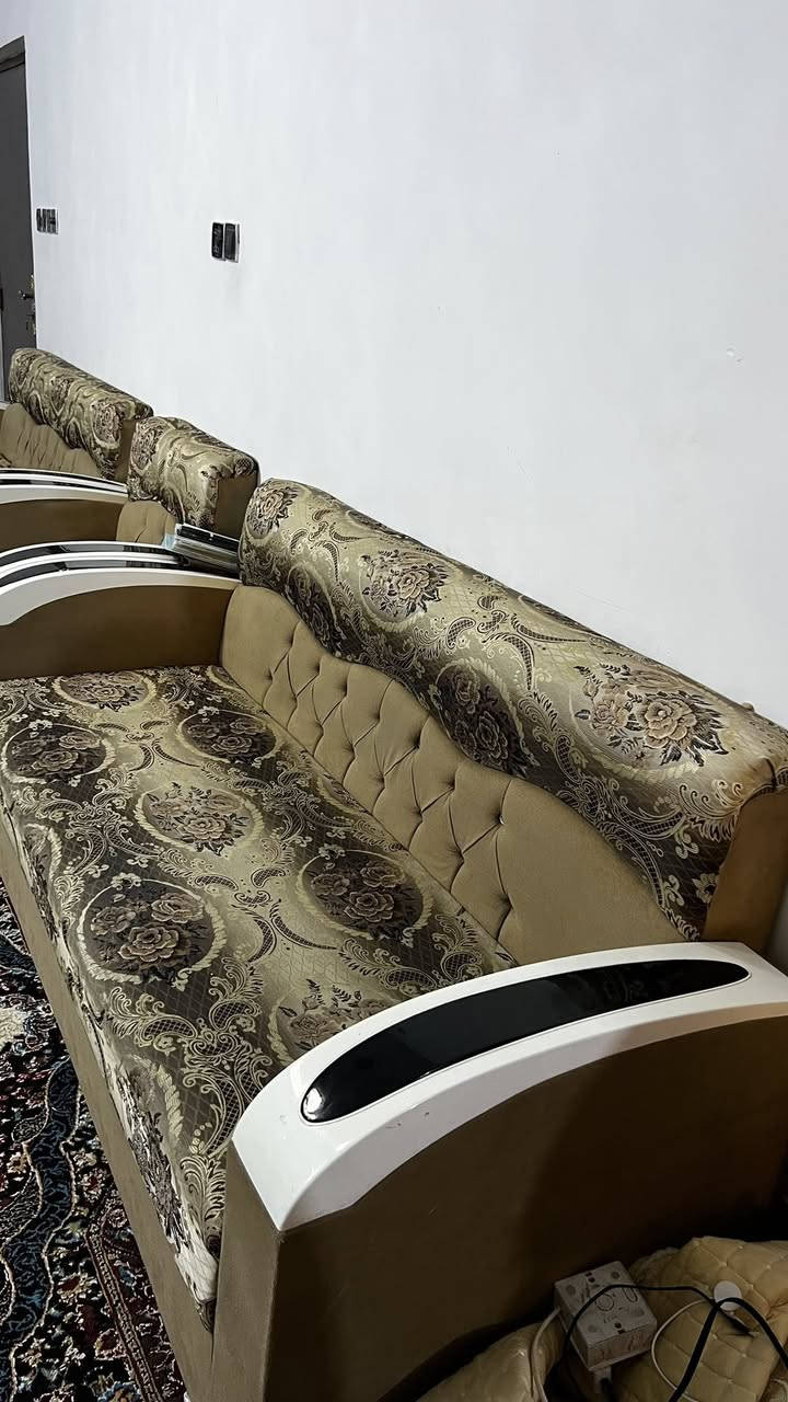 تخم 20 مقعد 
نضيف مابي ولا جلخ
سعره 650 وبي مجال .


**إذا كنت صاحب هذا الإعلان وتريد حذفه لأي سبب، رجاءا أرسل رسالة إلى الدعم الفني**