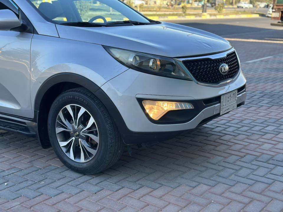 السلام عليكم اسبورتج 2012 خليجية رقم بابل الماني بيها 3قطع صبغ سونار مرفق بصور جاهزة من كلشي مكنيه كير حداديه تبريد تخم تاير مكينه 2000دوش  مواصفاتها تحكم شاشه كأمره ويل اكروم تحكم مري اشاير بل مري مكاني كربلاء المقدسه السعر 119 مجال بصيط 
فقط بيع بدون مراوس ***********
