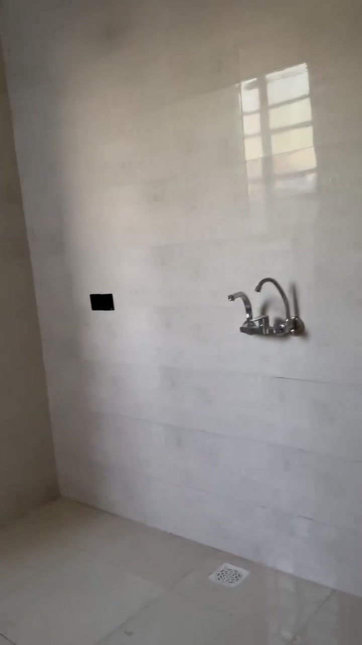 ‏شقة للإيجار قرب مطعم تشكن دياي***********

