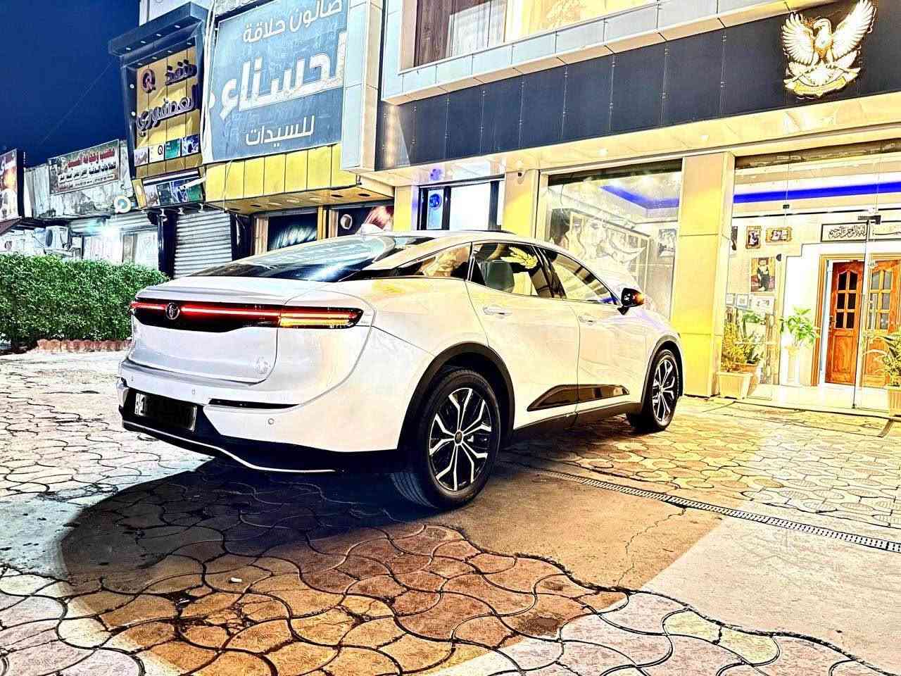 كراون بريميوم ٢٠٢٣ وارد عبد اللطيف جميل 
رقم بغداد جديد
فول مواصفات 
٤ كامرات 
سياقة ذاتيه 
مانع تصادم 
تحديد مسار 
بردة خلفية كهرباء
تبريد كراسي 
رادار امامي وخلفي وجوانب 
كراسي الامامية والخلفية كهرباء 
داخل بيجي 
السيارة ماشية ٥٠  الف 
العنوان زيون تقاطع ملعب الشعب
السعر ٢٨٠وبيهة مجال 
***********
*********** بغداد, العراق

