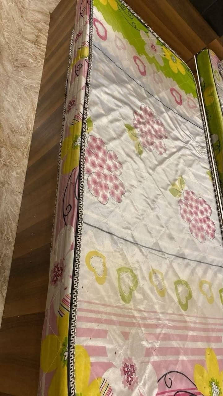 السلام عليكم
سرير + دوشك نظيفات جداً

للاستفسار مراسلة الخاص


**إذا كنت صاحب هذا الإعلان وتريد حذفه لأي سبب، رجاءا أرسل رسالة إلى الدعم الفني**