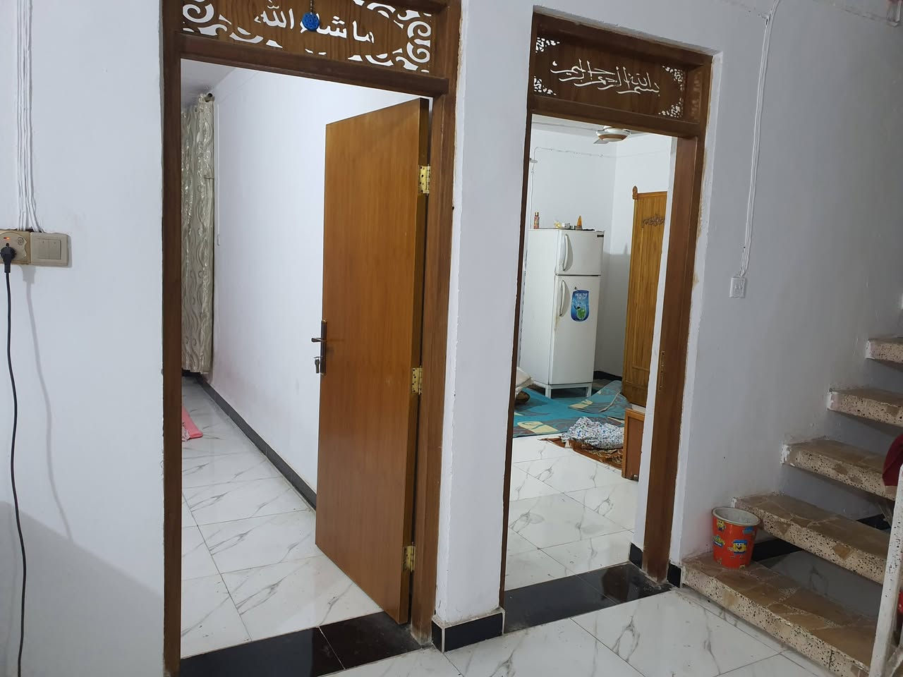 بيت ٢٠٠ للبيع طابق ونص ٤ غرف جوا غرفتين وفوك غرفتين  وصالة 
السعر ب١٧٠ وبي مجال بالعرضات مقابل مدرسة الشام بفرع يصير 
***********
