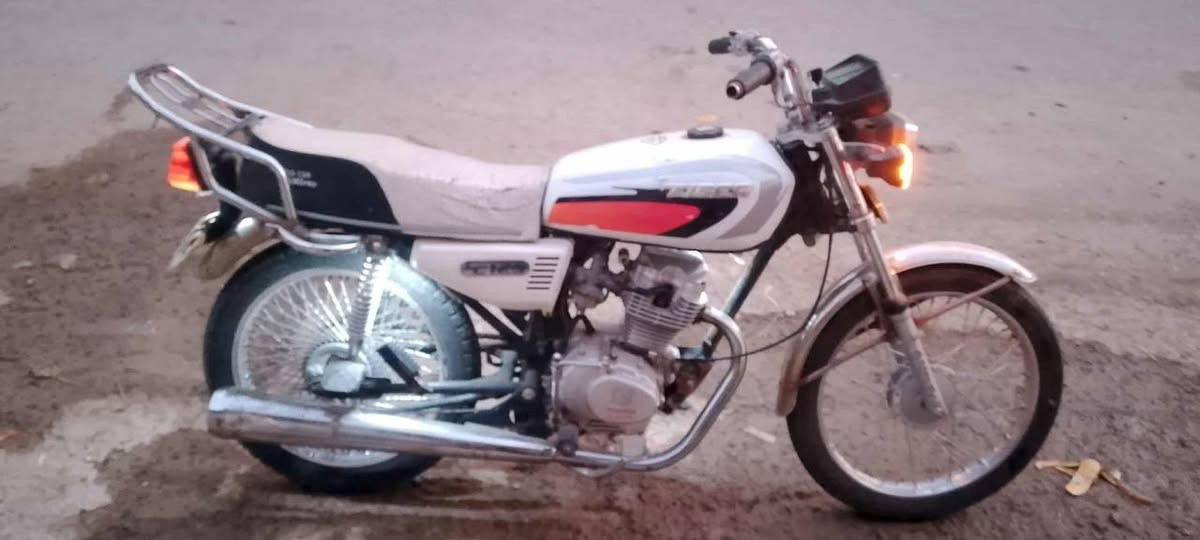 4كير للبيع موديل 20
مكان كربلاء طويريج
ب300 دراجة محرك نضيف كهربائيات شغالة


**إذا كنت صاحب هذا الإعلان وتريد حذفه لأي سبب، رجاءا أرسل رسالة إلى الدعم الفني**