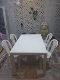 ميز مطبخ بلاستك و٤كراسي للبيع موبايل ٠٧٧٠١٢٢٠٠٣٩
