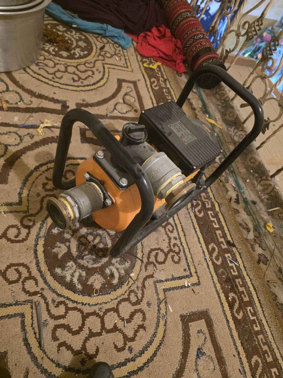 مولد كابوته 30 امبير شغاله  ع سلف نقص فقط باتري  سعر 700 الف  غطاس 2 انج كهربائي  سحب 2 انج  كلش قوي جديد غير مستحدم سعر 180  البصرة حيانيه  ***********
