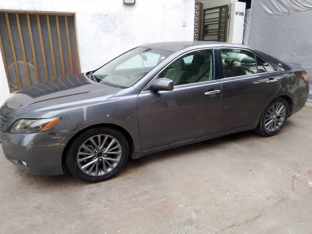 السلام عليكم

كامري للبيع موديل 2007 
وارد امريكي
محرك 4 سلندر 2400
تحكم استيرن
كشن كهرباء
ويل افلون
لايت Led
سيارة حلوة وجاهزة
رقم جديد سنوية جديدة باسمي
رقم سليمانية تحويل مباشر

سعر 88 $
بغداد العامرية 
***********
