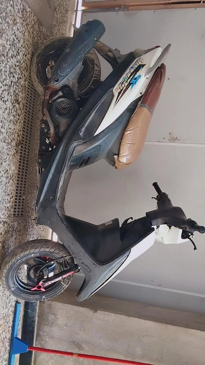 سلام عليكم عدله للبيع نقص بيها سلف بس مكينه ممفتوحه   كفرات اصليه كابريتر بلادي  مكان ساحه عدن السعر 400 
  ‭  0777 322 7697‬
