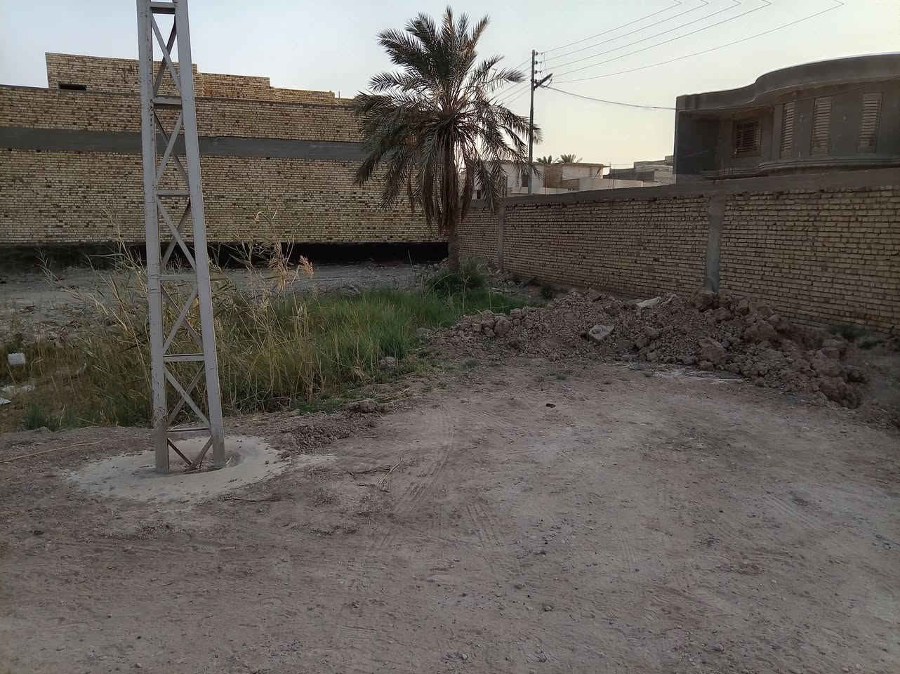 اللهم صلي على محمد وال محمد
قطعه للبيع مساحه 400//متر حجي حسن (دكتور حميد) قرب جامعه أمام الصادق تنباع كامله أو حسب الطلب للاستفسار ***********//بدون خاص أتصال فقط
