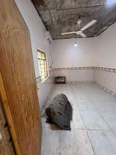 ياالله سلام عليكم توفر بيت بمساحه 120 متر العنوان الجزيره الفيروزيه مقابيل شارع16 البيت قاط ونص يتكون من 3غرف وديوانيه ومطبخ وصاله المشتري ياخذ نسخا من طابو وكالت محكمه ومكاتبت مكتب السعر 60 وبي مجال الستفسار***********
