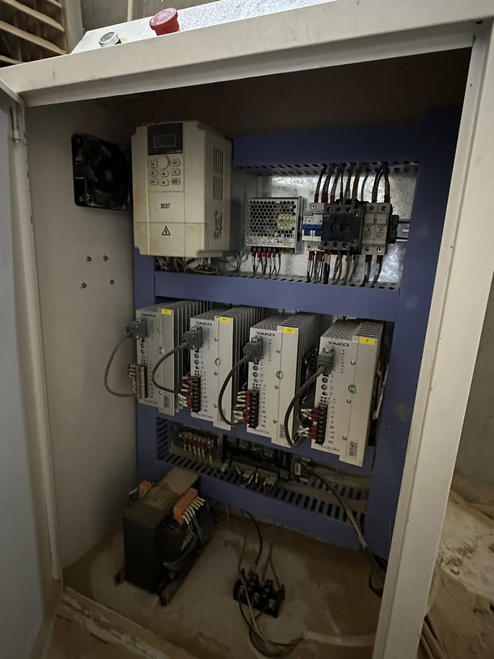 السلام عليكم
مكينه cnc للبيع 
حجم ٢٤٤/١٢٢ مع ماطور شفط
مكينه جدا نظيفه كما موضح بلمنشور 
السعر ٥٠ ورقه
للاستفسار ***********
