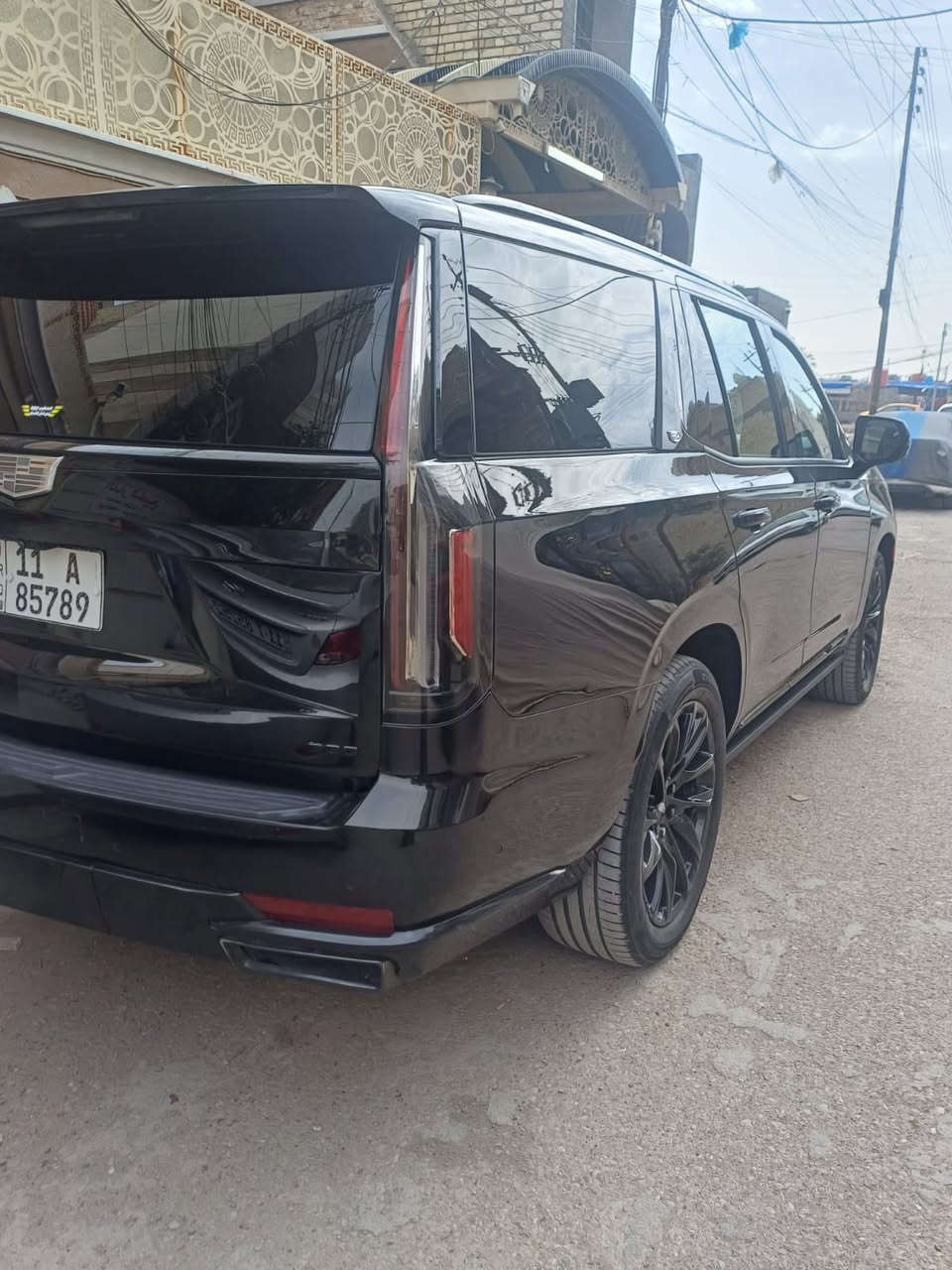 كاديلاك اسكاليد 2023 وارد امريكي
*الضرر
صبغ ربع الباب الخلفي بدون ايربك واي دواخل شرط

* سيارة جديدة كلياً، نظيفة ومرتبة.
* ماشية  47 الف ميل فقط.
* إطارات جديدة.

_ أعلى مواصفات (فول1/1)_

* كراسي VIP
* تشغيل عن بعد
* 36 سماعة
* سماعه ⁠مكبر صوت
* سقف بانورامي
* 5 كاميرات
* 5 بصمات
* كراسي قابلة للتدليك والرجاج
* دواسات كهربائية
* داتا شو
* داخلية لون جملي
* مصابيح زينون عالية الكفاءة مع عدسات
* 4 شاشات (لوحة العدادات، والكراسي)
* فرامل إلكترونية
* جنوط ذكية
* رادار تحديد مسار
* رادار خلفي
* رادار أمامي
* رادار جانبي
* تدفئة لكراسي السائق 
* تدليك لكراسي الأمامية
* تبريد لكراسي الخلفية
* مرايا قابلة للطي كهربائياً
* إشارات جانبية على المرايا
* كراسي جلد
* كراسي كهربائية
* ذاكرة للمقاعد والمقود
* قفل مركزي
* جنوط قياس 22

رقم صاحب السيارة 
‭0770 390 1424‬ واتساب فقط
