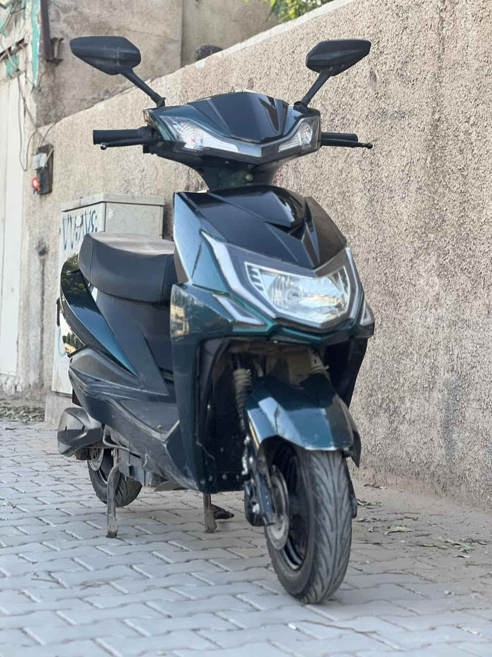 سلام عليكم شباب عندي هاي دراجه نوع سكنس  دراجه مثل مواضح بل صوره نضافتها نقصها سبايدر الوره فقط اماً بطاريات جددد ع فحص وكاله بعدهن دراجه وصل شراء موجود بيها دراجه اخذتها ه دراجه  تجي مواصفات تخبل 

النوع سكنس
البطاريات 6دبل 
التحويلات 1.2.3
السرعه 70
الموديل 2026 
لونها مميز 
تمشيك45كيلو وكثر 
تحمل شخصين 
إطارات جوبلس 
بريكات دهن دسكات 
دبل اشاره 
اشاير رباعيه
لايتات زنوزن قويه جدا 
بعد بيها مواصفات 

ال استفسار اتصال 

***********

عنواني بغداد
