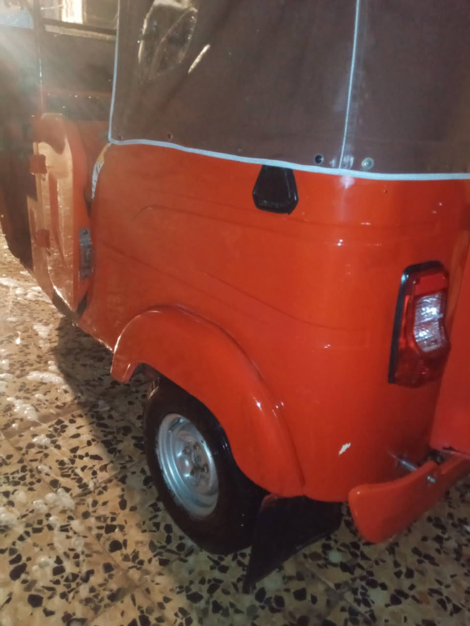 سلام عليكم تكتك 21 شهر 11 يوم 15 نضيفه مجفته بيه لغد مرشوش وصفحه بارد وراق وكيله وسام سعره 6600 وبيه مجال قليل رقم تليفون ***********
