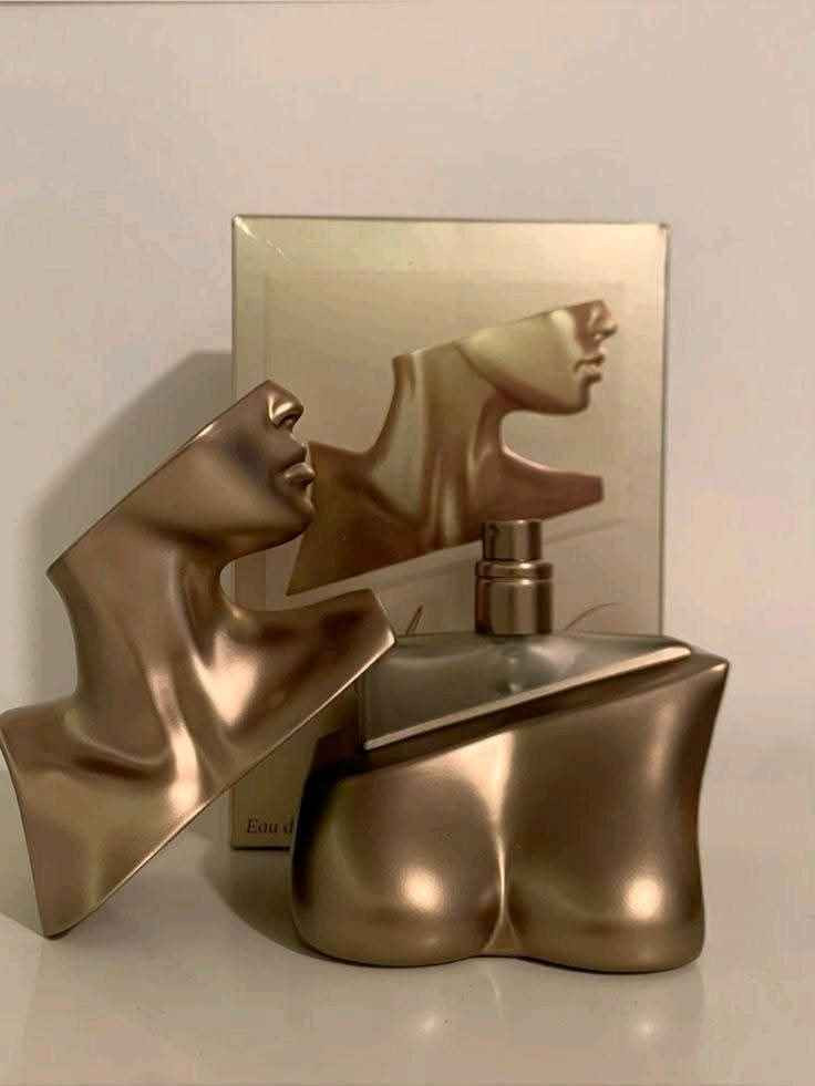 ✨عطر إيليش من بيلي إيليش – Eilish Billie Eilish Eau de Parfum عطر Eilish من توقيع النجمة العالمية Billie Eilish هو عطر شرقي فانيلي دافئ صُمم خصيصًا للنساء اللواتي يعشقن الروائح الجورماند الجذابة. يجمع بين الحلاوة الغنية والدفء الحسي ليمنحك حضورًا أنثويًا ناعمًا ولمسة من الغموض والإغراء.
✨تجربة عطرية فريدة يفتتح العطر بنفحات حلوة ومنعشة، ثم ينتقل إلى قلب غني بالفانيليا والكاكاو، ليستقر أخيرًا على قاعدة دافئة وعميقة تمنح ثباتًا وجاذبية تدوم طوال اليوم.
✔️نوتات العطر 
السكر، التوت الأحمر، برتقال الماندرين
✨قلب العطر
الفانيليا، الكاكاو، نغمات التوابل، الورد
🌷قاعدة العطر
حبوب التونكا، العنبر، المسك، الأخشاب
✨ زجاجة أنيقة بتصميم عصري يعكس هوية بيلي إيليش الجريئة والفريدة
🌙 مثالي للاستخدام اليومي أو للمساء، خاصة في الأجواء الباردة ولمحبّي روائح الفانيليا الدافئة
#الاصلي المنشأ الإمارات 🇦🇪💯
سعر الدرزن 
يوجد لدينا توصيل الجميع محافظات العراق✔️✔️ بغداد, العراق


**إذا كنت صاحب هذا الإعلان وتريد حذفه لأي سبب، رجاءا أرسل رسالة إلى الدعم الفني**