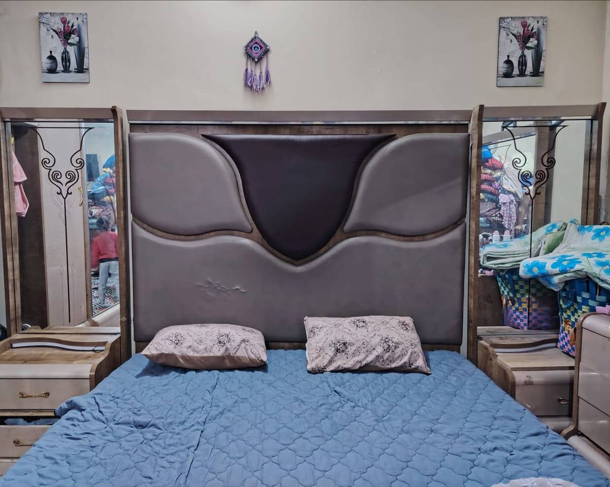 ***********
شراي يراشلني واتساب 
غرفه تركي ٩ قطع سعر بسيط 
عنوان بغداد البياع
