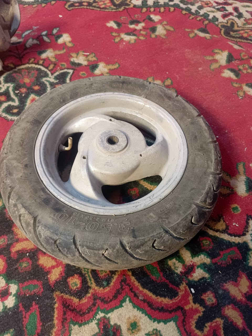 السلام عليكم غراض فراشه للبيع بسعر مناسب الي يريدهن يتصل على الرقم ***********
