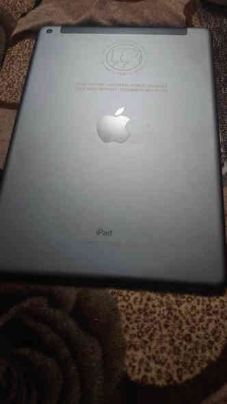 السلام عليكم شباب ايباد 8  ابول للبيع ‏الذاكرة 32 ‏النظافة 90%كلشي مآبي البطارية 90 يشغل بل بوبجي60 فريم السعر170 الف وبي مجال متواجد خاص او عل رقم الهاتف ***********
