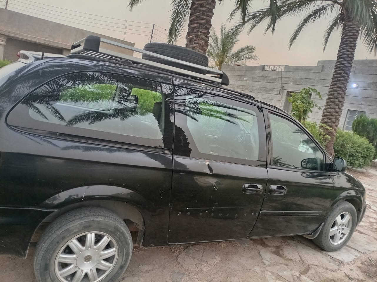 سياره دوج كرنفال ٧ راكب موديل ٢٠٠٧ تبريد ٣ قطع سياره حلوه ونظيفه كير ومحرك خير من الله رقم الهاتف *********** ابو قباء
