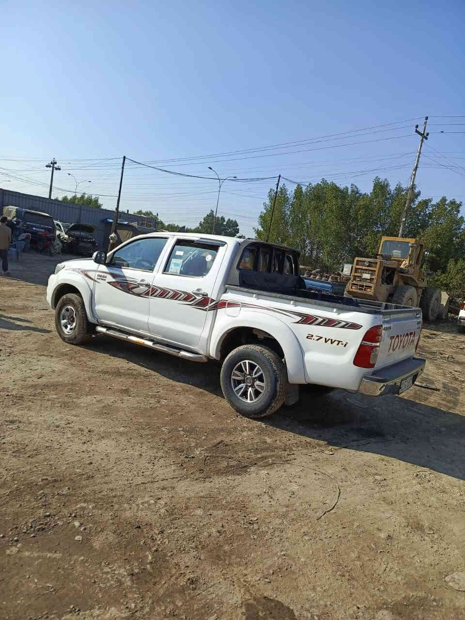 هيلوكس فور ويل موديل ٢٠١٤ رقم اربيل كير عادي قبل حادث كانت مكفوله حالين بيها هذا حادث كما موضح بالصور علماً شاصي مكفول سياره شغاله وتمشي سعر ١٤٧ ورقه وبيها مجال شراي مكان بغداد الاتصال *********** بغداد, العراق
