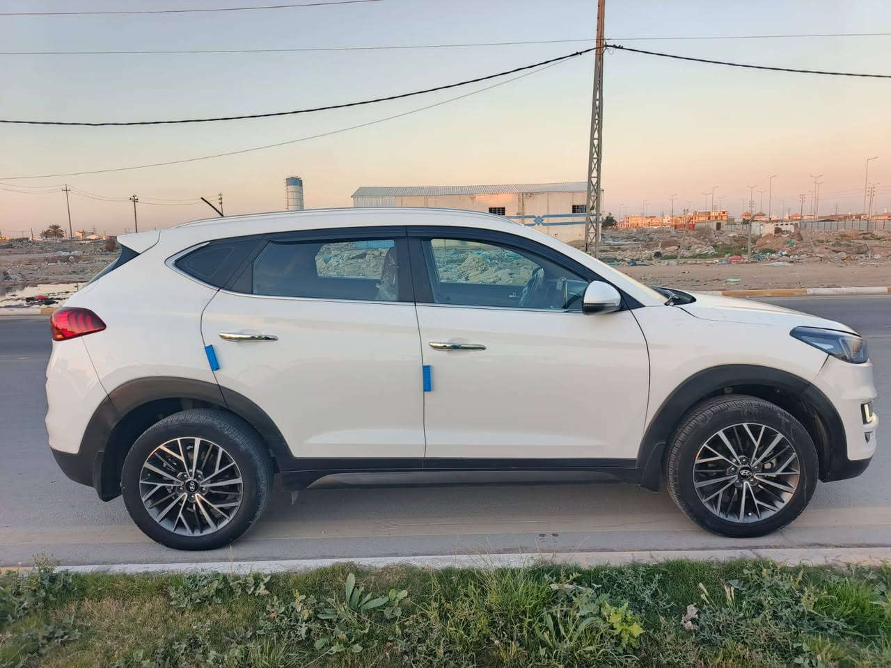 السلام عليكم سياره نوع توسان خليجي موديل 2020 فول موصفات عده الفتحه السياره كفاله عامه من ضربه وتبديل بس بيها بنيد رش كلير اثر شخوط جماليه الباقي كفاله عامه كير مكبنه حداديه تبريد خير من الله السياره جديده شركه الكاصد دخل صاج حساسات كامره دوره شاسه جبيره العنوان كريلاء السعر187وبيها مجال حك الجيه رقم الهاتف  ***********
