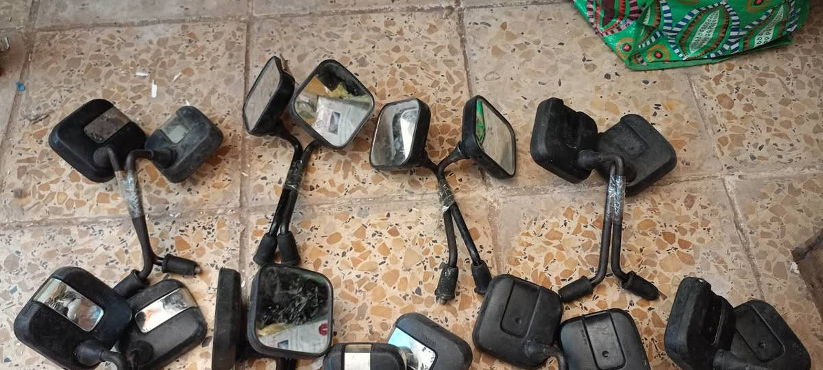 مرايات اصلي  بوليسي  تفصيخ سعر زوج 20
مرايات نيكل اصلي تفصيخ سعر زوج 15
مرايات نكنس   تفصيخ سعر 15
مكان حي عامل بغداد ***********
