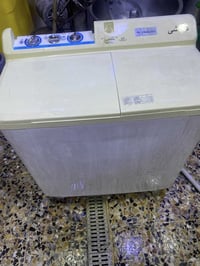 للبيع غساله هيتاشي حجم وسط  بدون اي ظرر جاهزة وعلى فحص السعر ب70 وبيها...