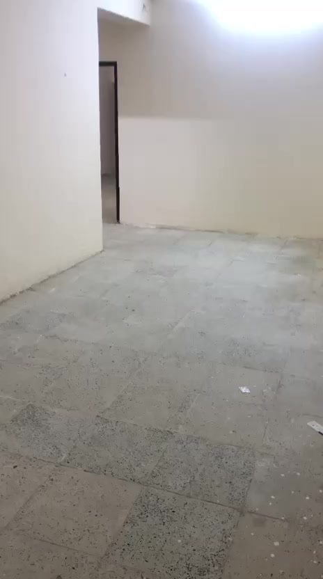 تتوفر شقق سكنيه
للعوووائل فقط

الكهرباء نضام خصخصه
البنايه تحتوي على شقتين فقط 
محله ٧٠٦ فوق مطعم ابو العدالة
للتواصل والاستفسار  
الاتصال بالرقم 
علماً راح تكون من صاحب العقار مباشرة
***********
