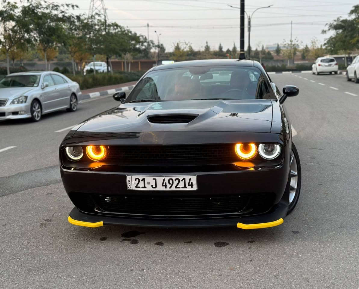 دوج جالنجر 2023  GT
السلام عليكم اخواني ..
دوج جالنجر موديل 2023 فئة GT تفاصيلها كالأتي :
- حادث بنيد وجاملغ السائق شطح سطحي بدون دواخل بدون اي ايرباك شواصي مكفولة بجم كبس 
- محرك 3600 المرغوب ٦ سلندر اقتصادي
- بنيد GT ابو الفتحة دعامية ولحية بلادي 
- ويل حجم 20 مال SRT بلادي مميز 
- دواخل جلد وكنتارة احمر مميز جدا 
- حساسات خلفية 
- باقي مواصفات الـ GT المعروفة 
- ماشية ٤١ الف ميل مشي مال امريكا مماشية بالعراق بحالة الزيرو 
- السيارة تعميرها فوق الممتاز كشرها نظيف جدا مابيها شخط 
- محرك وگير وكهربائيات وميكانيك مكفول من العطل ولا كلوب مشتعل بحالة الوكالة 
- السيارة دخول جديد ترقيم جديد سليمانية شرط التحويل 
- رقم الشاصي  2C3CDZJG7PH605354

السيارة جديدة جدا ومناقصها برغي ترايها خير من الله ومعروفة الجالنجر بوساعة الداخل والسرعة والرزانة والعزل والثباتية .. 
ومكلفة اكثر من هذا السعر بهواية والفواتير موجودة 
مكان السيارة بغداد - البلديات 

للمعلومات الاتصال : 
***********    أسيا سيا
***********    فايبر + واتساب  المهندس احمد
