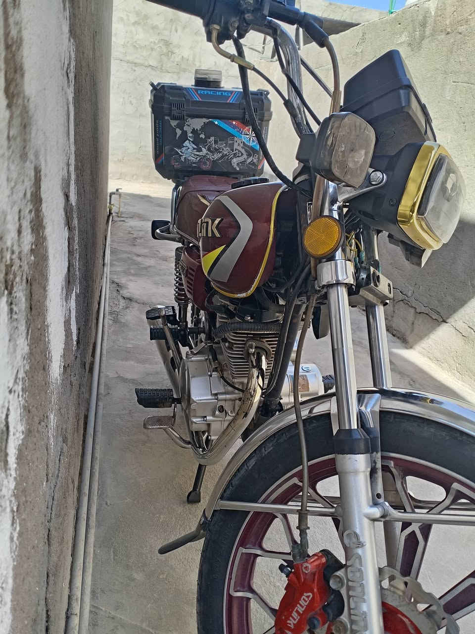 السلام عليكم دراجه سيفان 5 كير نضيفه كلش ما ناقصه شي استخدام شخصي موديل 24 أوراق دراجه كاملهه ما ناقصه شي السعر 650 وبيه مجال مكان البياع الرقم *********** واتساب بس
