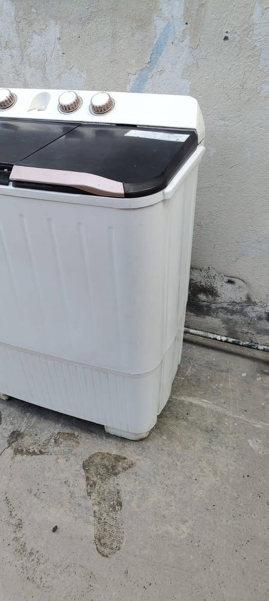 سلام عليكم غساله حجم 12كلو شغاله عل فحص كامله سعرها 65 مكاني الشعب رقم واتساب ***********
