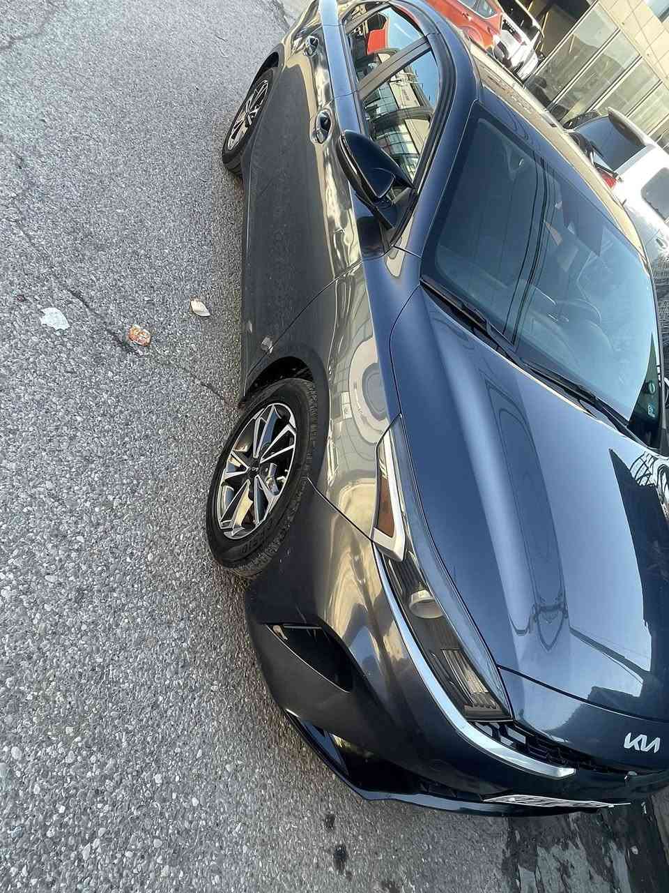 كيا فورتي 2022
لون نفطي 
رقم اربيل باسمي
مكينه 2000 دوش
رادارات خلفيه اماميه جانبيه
توقف ذاتي امامي خلفي 

كير 8 نمر 
داخل مخمل اسود 
حادثها بخشم الجاملغ الامامي امريكا
بس بارد بسيط 
شخط بابتين الجهة اليمنى 
تبديل باب خلفي ايمن وصبغ باب وجاملغ خلفي 
ماشيه 84 مايل 
السعر 130
بيها مجال 
مكاني بغداد اليوسفية 
*********** 
***********
