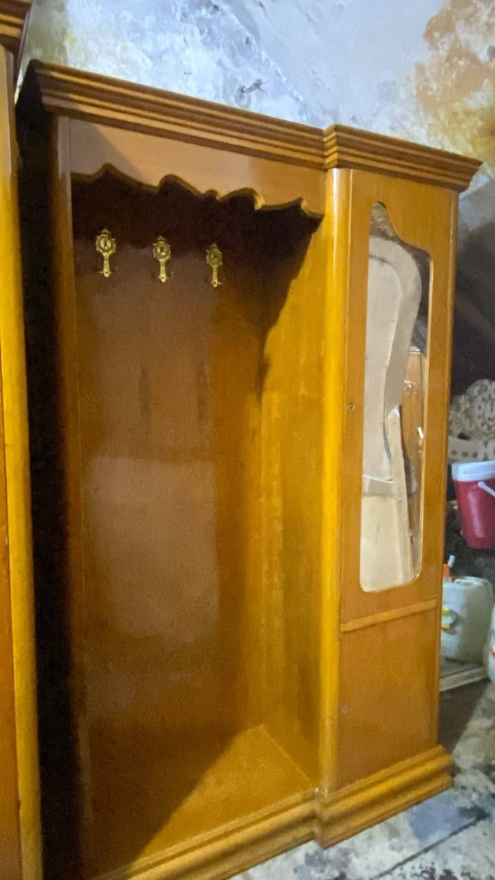 غرفه 6 باب صاج داخل وخارج مستعمل نظيف شغل درجه اولى موديل دنك جاوي مستعمل نظيف بغداد الأمين الثانية ***********
