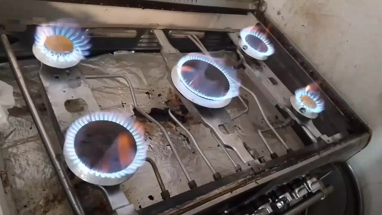 سلام عليكم وياكم ورشه زياد تصليح الطباخات تنظيف مداخن صيانة افران كافه انواع الطباخات في بغداد متواجد 24 ساعه هاذه رقمي*********** وتساب يجي خاص دلل
