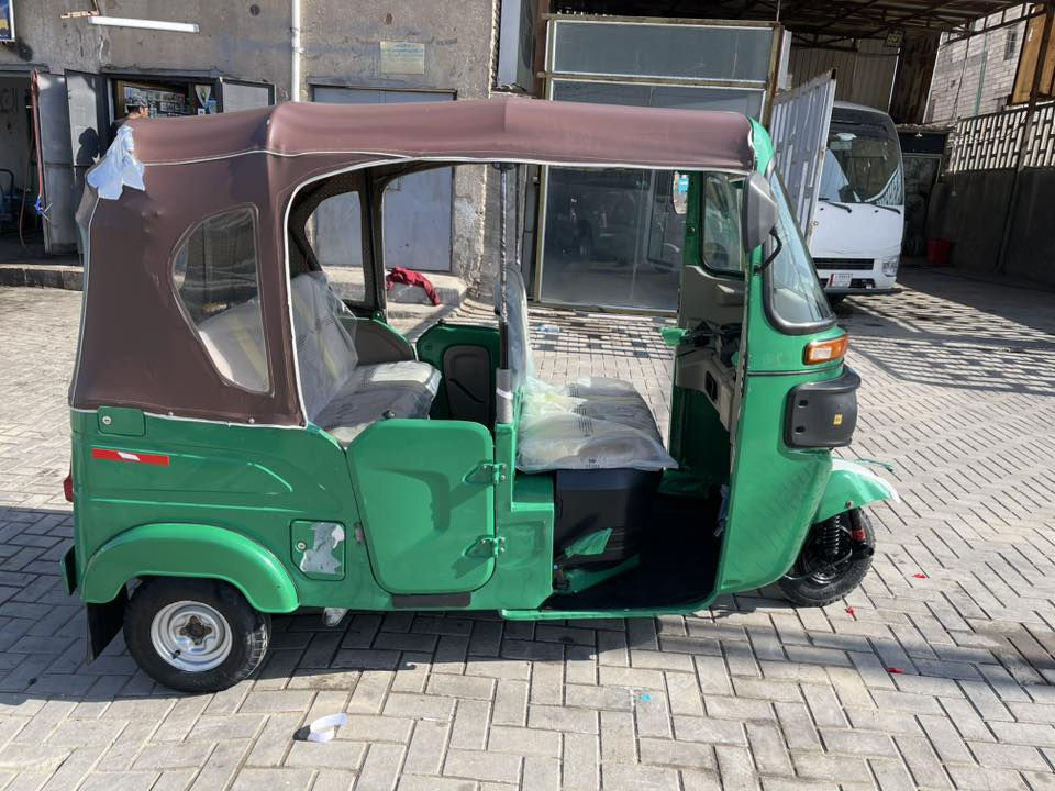 سلام عليكم تكتك بجاج مديل 2022رقم وسنويه تكتك نضيفه حلوه بديه كله مكفول مكينه ولفات لا تجفيت ولا شي سعره 8400بيه مجال قليل رقمي *********** عنواني 5ميل يم ساحت صلاه
