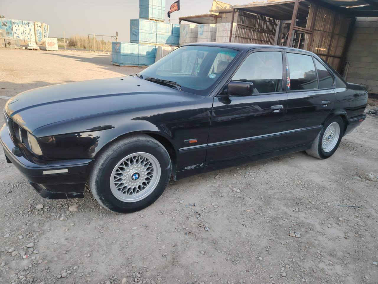 السلام عليكم 525
1992موديل
سياره خير من الله رقم نكليزي هزه جديده بسمي  سياره بيه نواقص بسيطه مايكلفن ورقه
مكينه كير خير من الله ترايك وين متحب
كزوز هدرز رياضي رمون
تخم تاير جديد 
 مكانه بابل جبله سعر ٦٥ وبي مجال بسيط ‏‪***********‬‏
