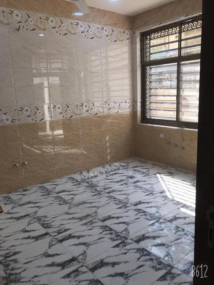 السلام وعليكم بيت للايجار منطقت شاطء التاجي خلف ماكس كيك يبعد عن سيطره الطي جهة المحيط 500متر يحتوي على3غرف نوم للاستفسار الاتصال ***********
