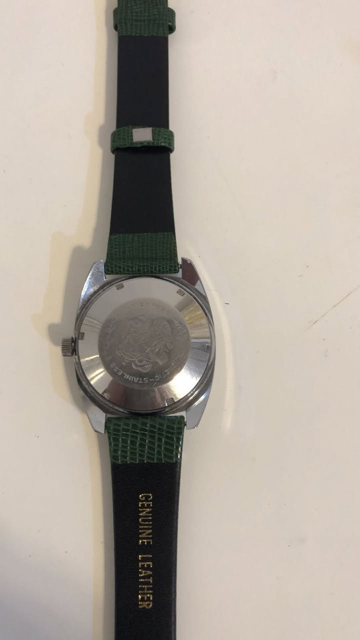 ساعة اسيكون المانية الصنع تكويك قطرها 35 لون مميز اخضر غامق نطافه تامه يوجد توصيل لكل المحافظات


**إذا كنت صاحب هذا الإعلان وتريد حذفه لأي سبب، رجاءا أرسل رسالة إلى الدعم الفني**