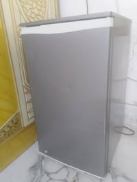 تلاجة صغيرة نضيفة وجمعد سعر 60 07834300986