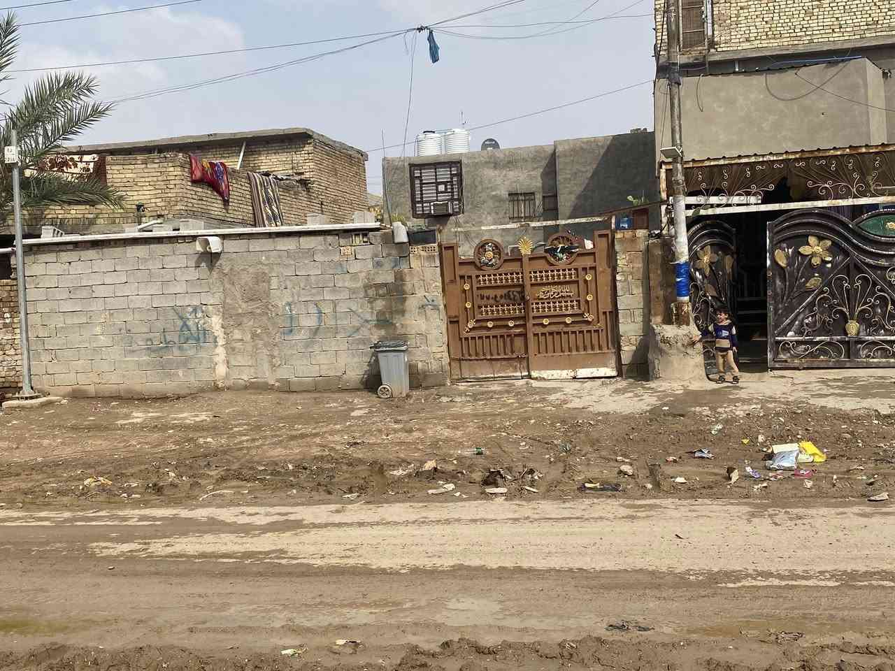 السلام عليكم
بيت طابقين البيع ٢٠٠ وبقه قطعه ٢٠٠بس مسيجه بعته كاع البيع الشراي يخابر وبخدمته 

المكان النهروان شمري شارع الضقط مقابيل مقر السرايه 

‭٠٧٧٠ ٤٥٤ ٤٤٦١‬
