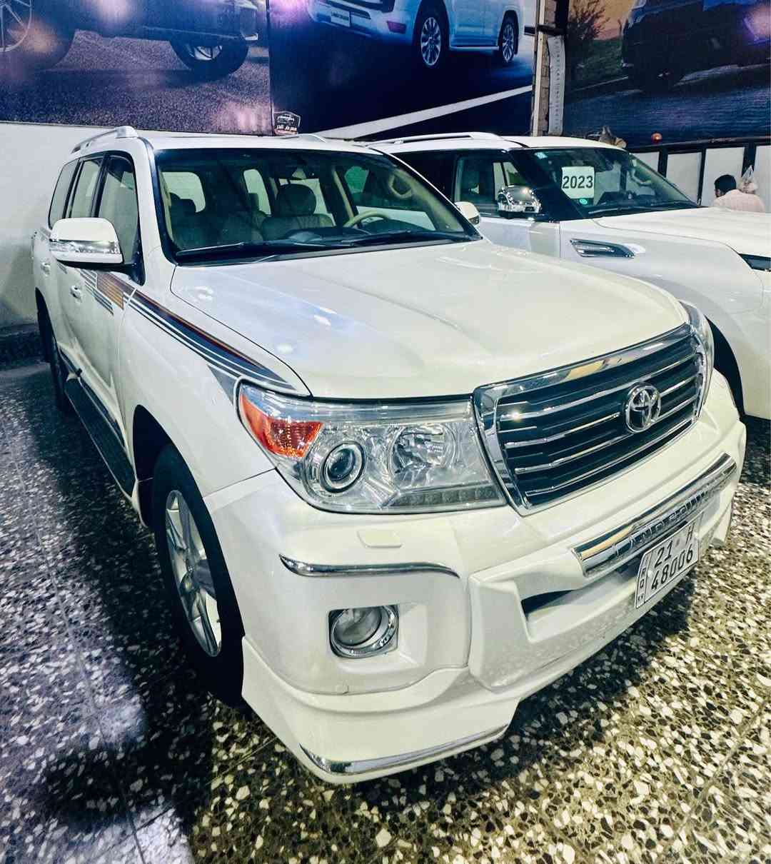 السلام عليكم 
لاندكروز 2014ابريم
مكفولة كفالة عامة 
عدة دعامية امامية صبغ 
فقط فول مواصفات
6سلندر مكينة كير مكفولات
السعر 380وبيهة مجال
موقع بغداد زيونة
الستفسار *********** بغداد, العراق
