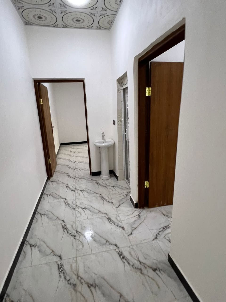 يا الله يتوفر بيت مساحه100 متر لليجار السقف سندويج العنوان الجزيره منطقت الريان يتكون البيت من غرفتين وديوانيه ومطبخ وصحيات داخليه وخارجيه 250 قفل للستفسار 
***********
