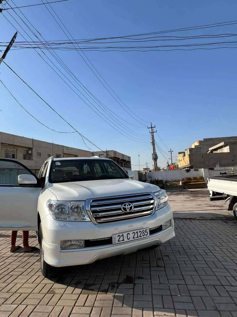 السلام عليكم لاندكروزر 10 مكفوله كفاله عامه وسياره جديده وخير من الله تخم تأير  جديد زراكات وحساسات اماميه وخلفيه اهواي بيه بعد مواصفات حلوو رقم سليمانيه بسمي سنويه جديده شهر ال12 جدده سعره 325 وبيه مجال مكاني بلد رقم ***********
