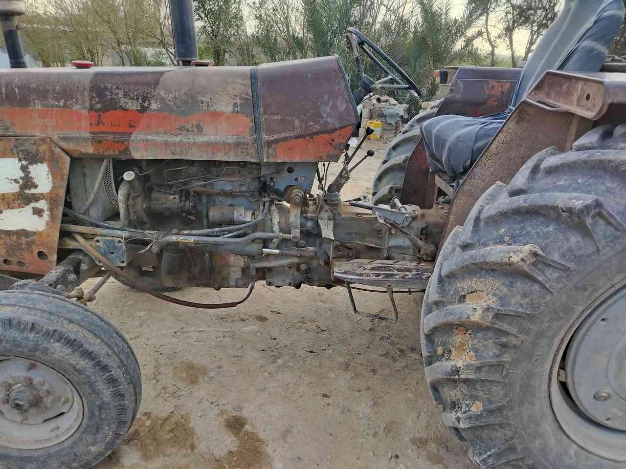 تركتر فوركسن للبيع محركه نضيف تواير اربعه جداد صدر نضيف كهربائيات شغاله
حجم 290 موديل 81 
وصل 8 ونص ومعروض ب 10 
***********
برزان الراوي الراوي 
ادمن وافق عل منشور
