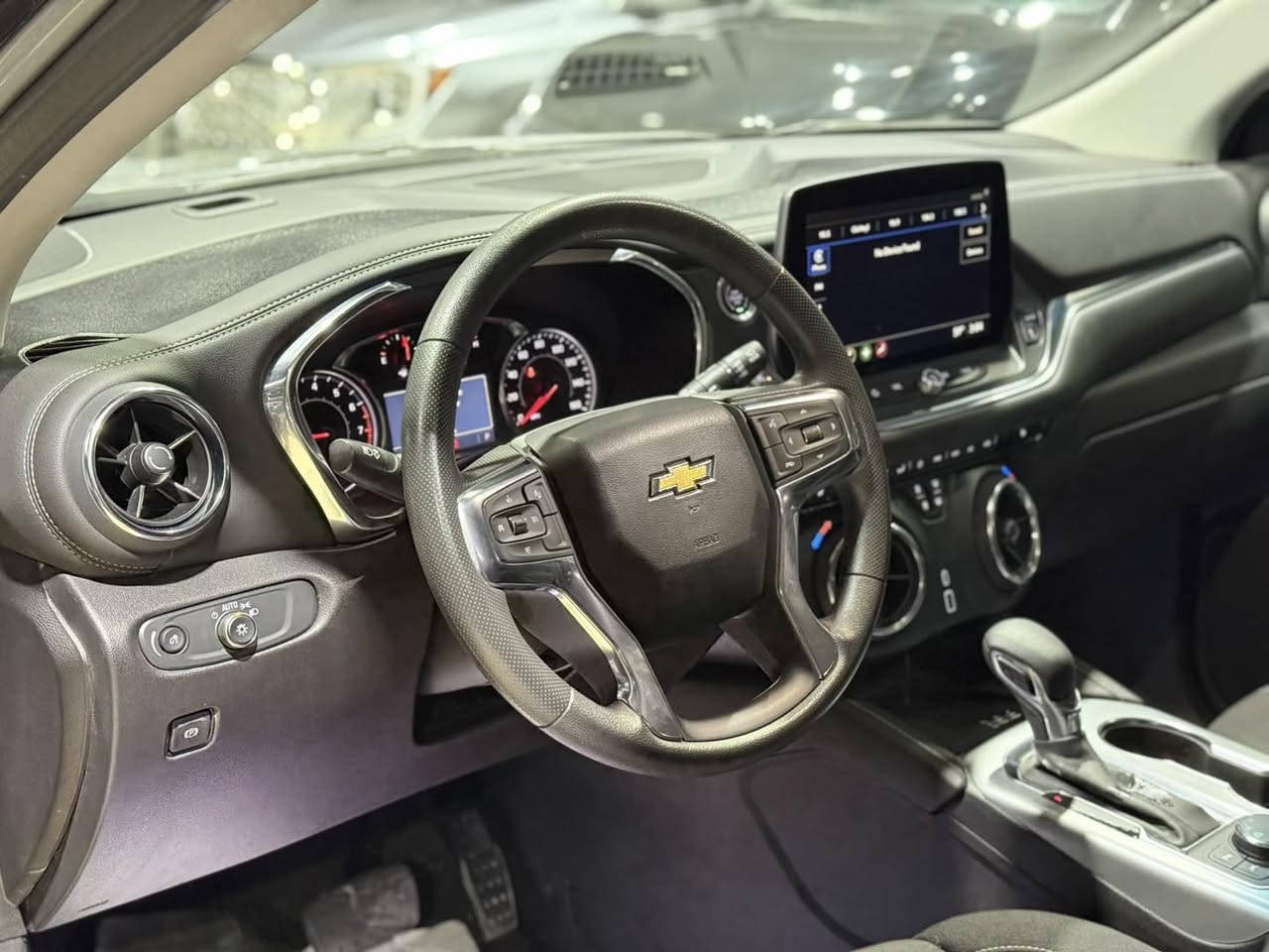 #المركبة : شيفرولية بليزر موديل 2024 لون سلفر
#الضرر  : جاملغ وبنيد
#الرقم : اربيل الرقم الحديث ( تحويل او وكالة)

#المواصفات : 

▪️السيارة : #شوفرليت #بلايزر 
▪️الموديل : 2024
▪️عداد_المسافة : 17 الف ميل حقيقي
▪️المحرك : 2000 توربو (اربعة سلندر) 
▪️حجم الويل : ويل كب حجم 18
▪️كشنات السيارة مخمل اسود
▪️لايتات زينون عالي وناصي مع حاجب LED
▪️بصمات عدد 4 للابواب مع بصمة تشغيل
▪️رادار امامي مانع تصادم
▪️حساسات الأنحراف عن المسار
▪️تحكم فول كهرباء لكرسي السائق
▪️شاشة الدشبول حجم كبير (ايباد)
▪️تبريد قطعتين امامي وخلفي
▪️تدفئة لكشنات المقدمة
▪️تشغيل عن بعد
▪️جنطة كهرباء
▪️كامرة خلفية دوارة اصل
▪️سايد بريك دكمة
▪️شاحن لاسلكي ( واير ليس )
▪️سستم صوت 
▪️تحكم ستيرن جهتين بلوتوث وحاكية وكروس سرعة وتحكم صوت 
▪️نظام ABS مانع انزلاق

السعر المطلوب : 182 ورقة مع المجال
 
الاتصال على : ***********

معرض سما دبي لتجارة السيارات والمزادات الامريكية
النجف - المدينة المائية -مقابل حي الجامعة
اهلا ومرحبا بكم
