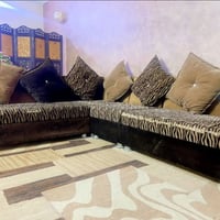 ديوان مستعمل للبيع مع طبلة خشب وسطية كبيره و٢ جانبية صغار  المكان الدو...