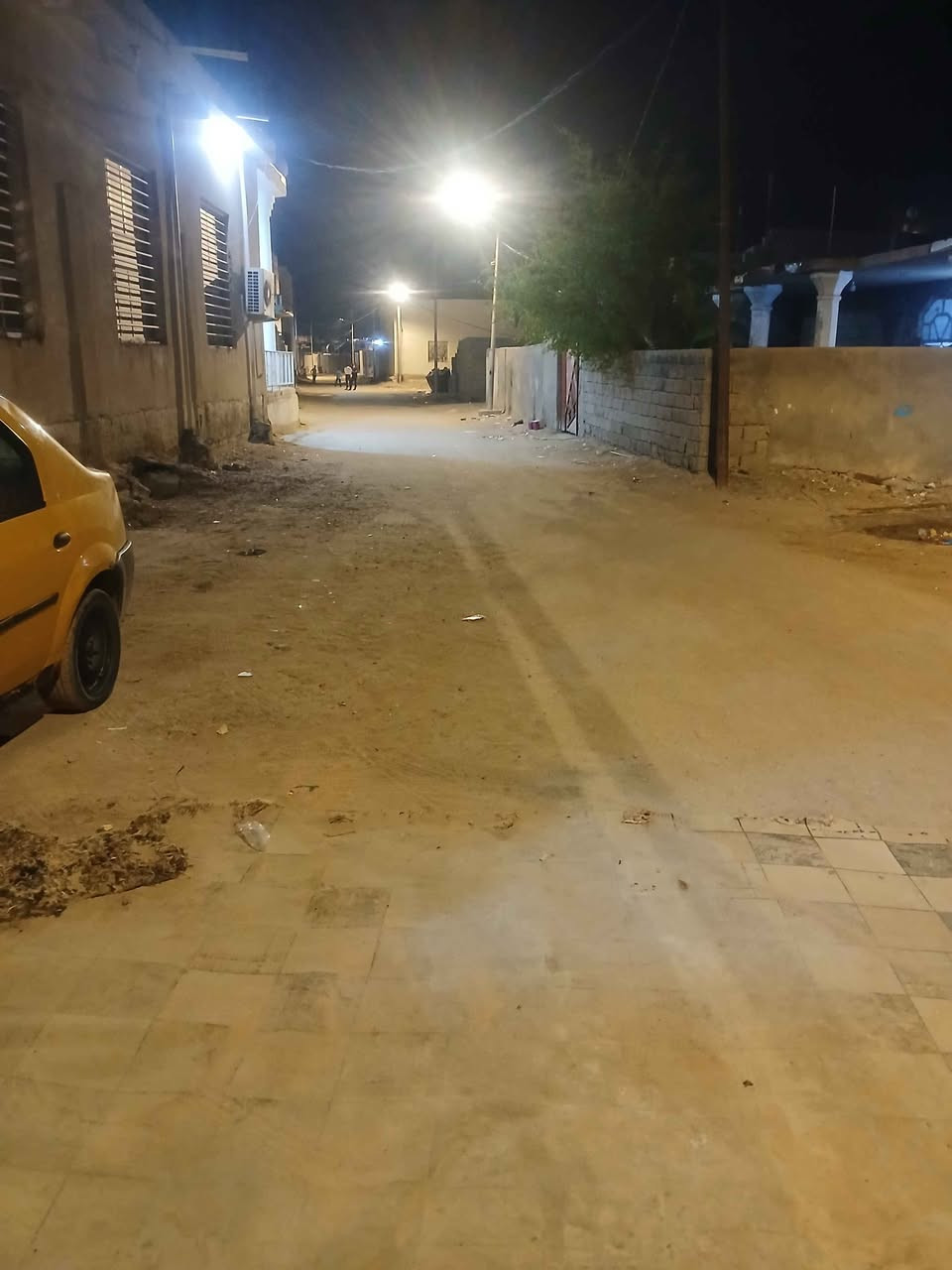 سلام عليكم بيت مساحته 300متر وتكون من غرفتين وصاله ودوانيه ومطبخ خارجي وطاريه 
الموقع حي صدرين ابو صخير السعر٣٨قفل /*********** 
➖ البصرة, العراق
