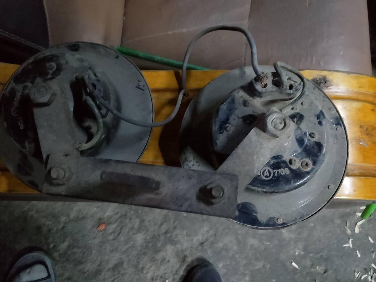 السلام عليكم من رخصت مدير الكروب عندي هورنات مؤسسه شغالات وعندي سستم دمام وعندي شاشه ترهم على جميع السيارات المكان بغداد الشعب الرقم ***********
